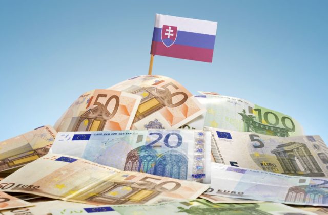 Slovensko vlani dosiahlo najväčšiu odchýlku od plánovaného rozpočtu za posledných 10 rokov