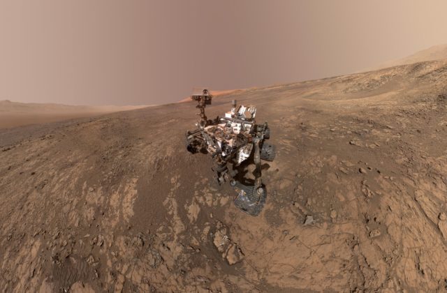 Rover Curiosity začal na Marse letnú misiu, bude hľadať podmienky vhodné pre život