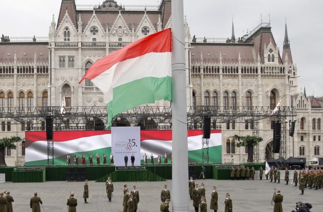 Špehujú sa v Maďarsku novinári a ďalšie osobnosti? Politici žiadajú začatie vyšetrovania