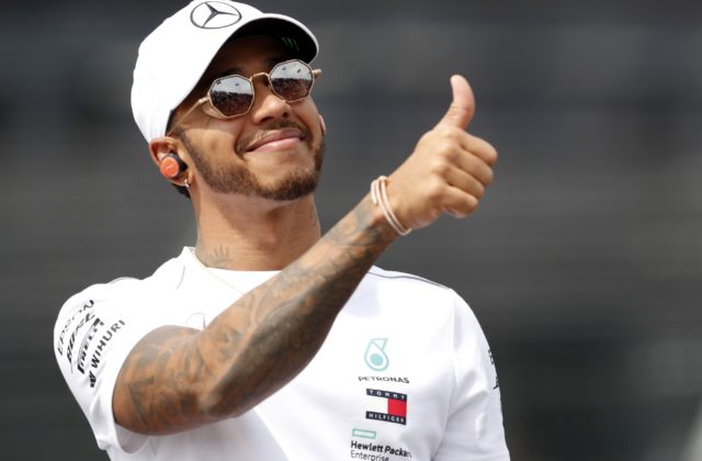 Lewis Hamilton sa stal najbohatším športovcom Británie, predbehol aj Beckhama