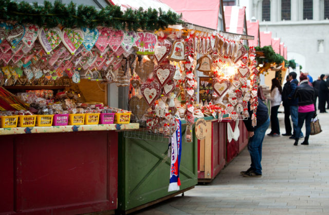 Vianočné trhy sa po dvojročnej prestávke vracajú na bratislavské Hlavné námestie
