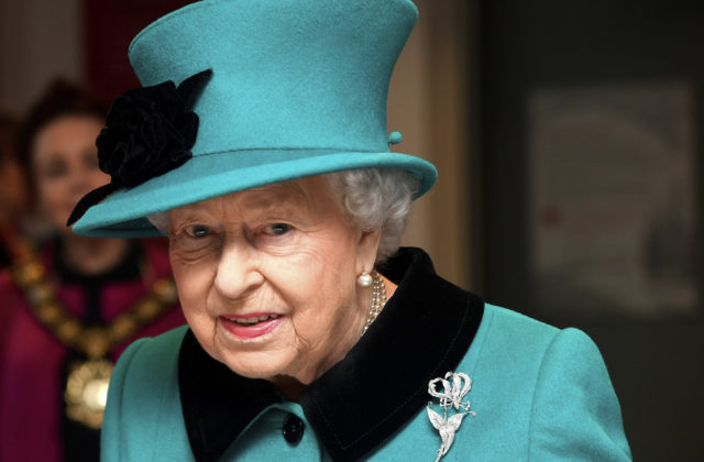 Kráľovná Alžbeta II. spolu s rodinou podporujú Harryho plán viesť nezávislejší život