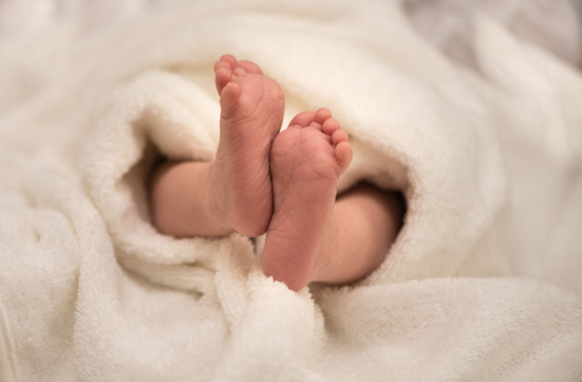 Prvým dieťaťom narodeným na Slovensku v roku 2020 je dievčatko Viktória