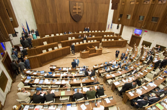 Ombudsmanka mala prejav v parlamente, prišla aj prezidentka Čaputová (video)
