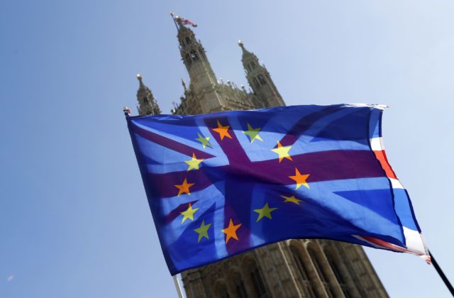 Európska únia dvíha varovný prst, Veľká Británia musí dohodu o brexite plne rešpektovať