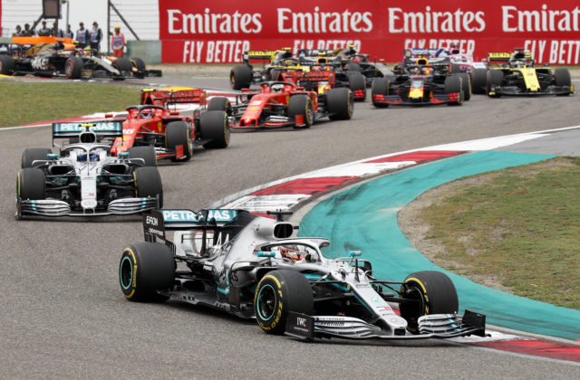 Pilotov F1 čakajú v novej sezóne zmeny, piatkové tréningy sa skrátia a posunú sa aj začiatky pretekov