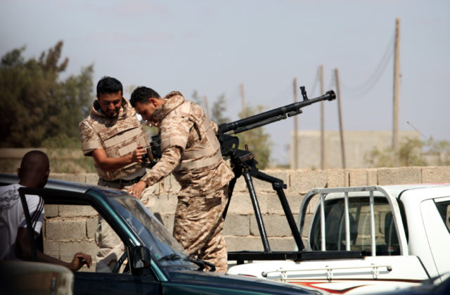 Lídri jedenástich krajín sa dohodli na dodržiavaní zbrojného embarga a úplnom prímerí v Líbyi