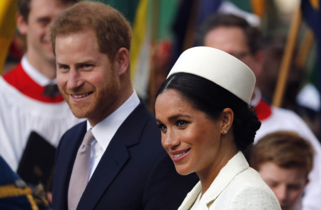 Vojvodkyňa Meghan a princ Harry sa chcú oslobodiť od kráľovských povinností