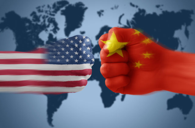 USA považuje Čínu za najväčšiu dlhodobú hrozbu, podľa FBI sa chce stať jedinou „superveľmocou“