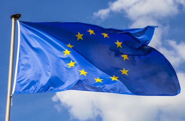 Európska komisia rozšíri svoje opatrenia, navrhuje zriadiť nástroj solidarity vo výške sto miliárd eur