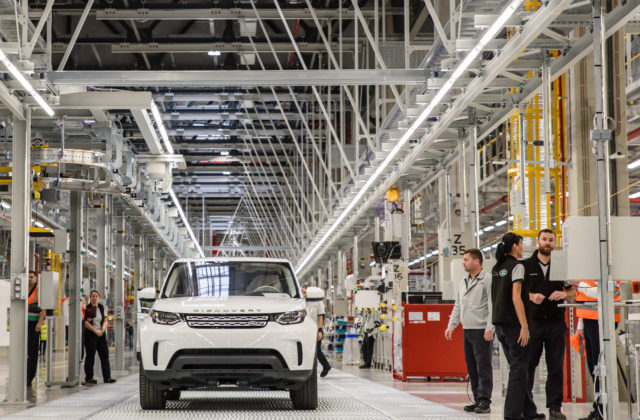 Jaguar Land Rover v Nitre neobnoví výrobu v termíne, v akom pôvodne predpokladal