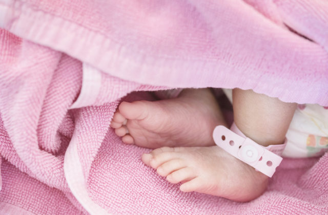 Prvým novoročným dieťaťom v Žiline je malá Kristínka, v Košiciach ju predbehla Suela