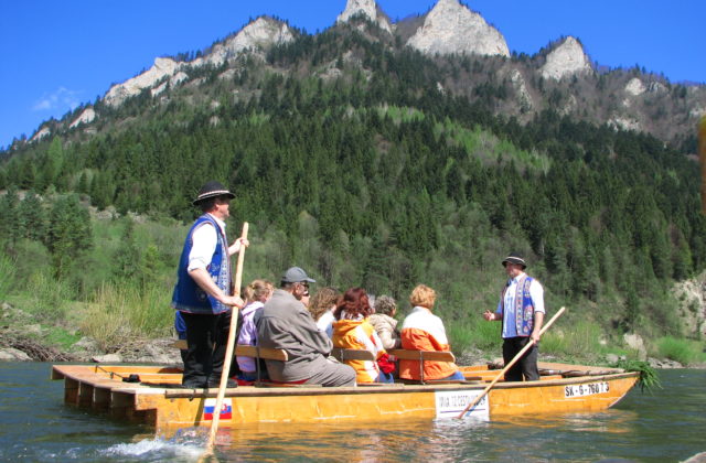 Na Dunajec sa opäť vrátili plte, turisti si môžu požičať aj raft