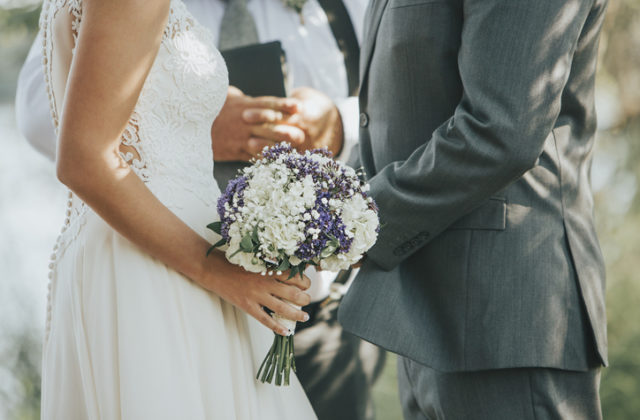 Koronavírus už nebude výhovorka, párom v New Yorku povolili online svadbu