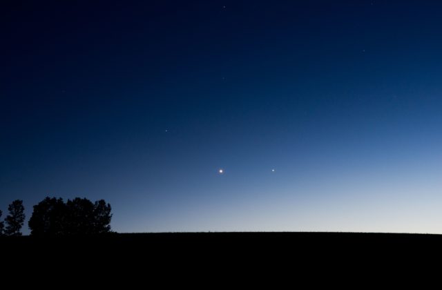 Počas júla môžete na svitaní spozorovať kométu Neowise, bude ľahko viditeľná aj voľným okom (foto)