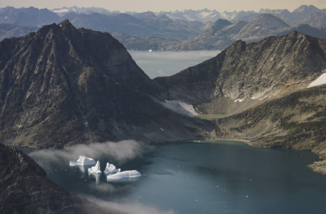 Ľadovec v Grónsku sa topí rýchlo, zombie ľad zdvihne hladinu morí aspoň o 27 centimetrov, predpovedajú vedci