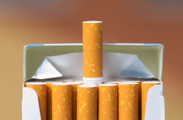 Fajčiari si za cigarety a bezdymové tabakové výrobky priplatia, ich cena bude každý rok vyššia