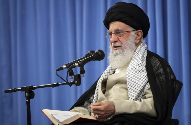 Irán sa vráti k jadrovej dohode, ak USA zrušia všetky sankcie, vyhlásil ajatolláh Alí Chameneí