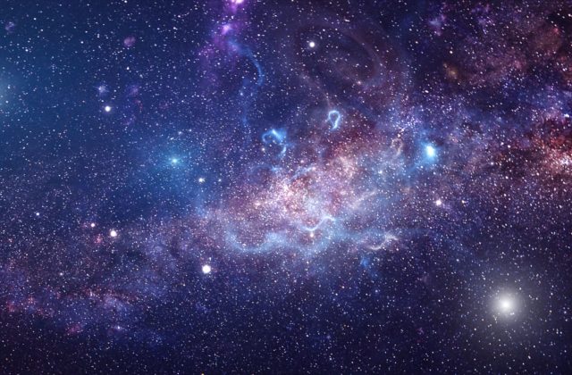 Nová štúdia z vesmírnych observatórií naznačuje, že vesmír sa zrejme nerozopína rovnomerne