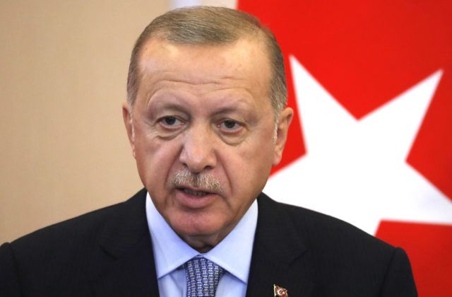 Turecko sa vyhýba lockdownu, ale Erdogan oznámil štvordňový zákaz vychádzania na prelome rokov