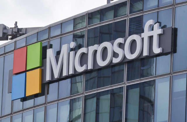 Microsoft nepredá svoj softvér na rozpoznávanie tvárí polícii, kým vláda neschváli predpisy
