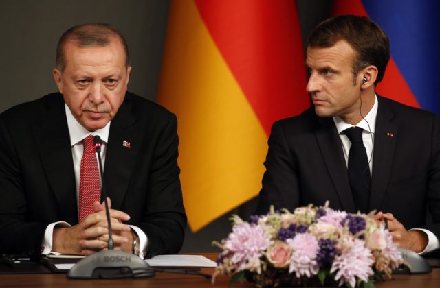 Erdogan reagoval na vyhlásenia Macrona výzvou k bojkotu francúzskych tovarov