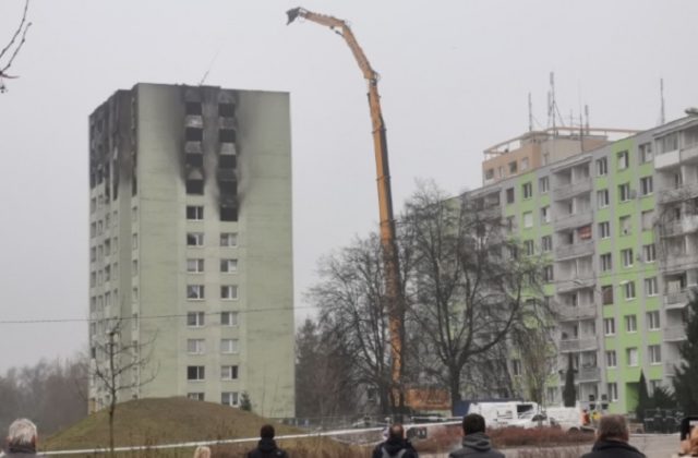 Výbuchom zničenú bytovku v Prešove zbúrajú celú, prvú fázu asanácie ukončili (video+foto)