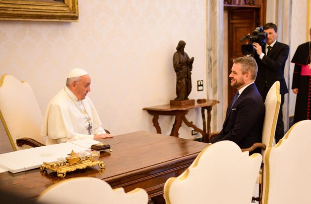 Foto: Premiéra Pellegriniho prijal vo Vatikáne pápež František