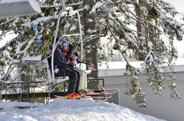 Na Štrbskom Plese majú pol metra snehu a otvorili novú lyžiarsku sezónu