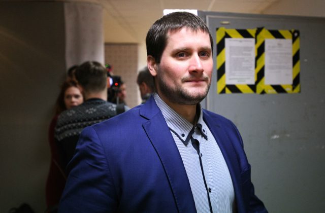 Poslanec Beluský skolaboval počas schôdze parlamentu, odviezla ho sanitka