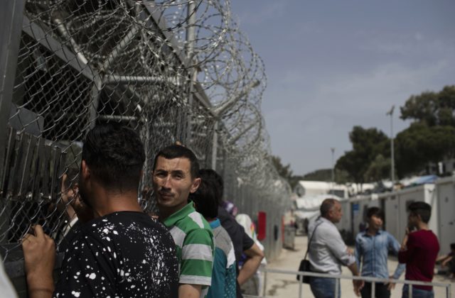 Grécka vláda pozastavila plán na budovanie nových centier pre migrantov, najprv chcú rokovať s úradmi