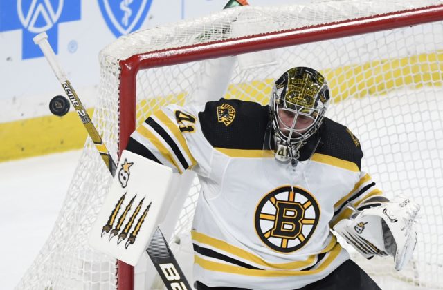 Halák má vo vrecku novú zmluvu v zámorskej NHL, v klube Boston Bruins ostane aj ďalšiu sezónu