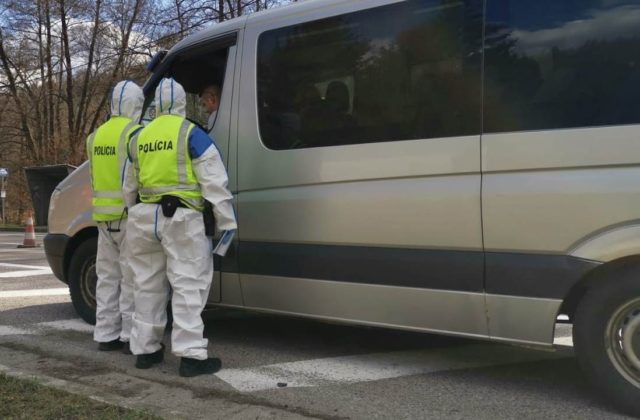 Šesťdesiatnik nedodržal karanténu a previezol sa autobusom, Slováci nahlasujú susedov na polícii nonstop