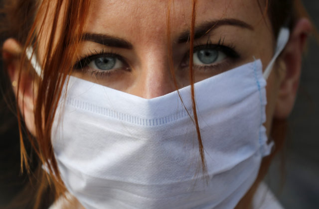 Moravskosliezsky kraj opäť zavádza obmedzenia a pendleri budú musieť absolvovať testy na koronavírus
