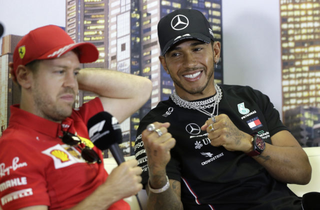 Hamilton aj Vettel sú prekvapení, že sa preteky Veľkej ceny Austrálie uskutočnia