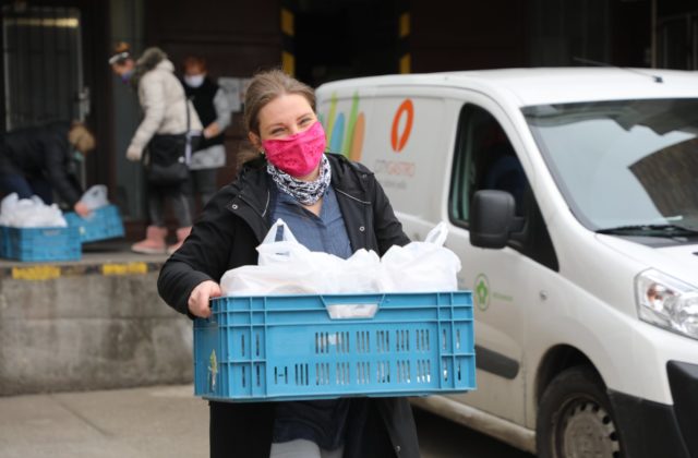 Seniorom v Petržalke donesú obed až domov, nechcú ich vystavovať riziku nákazy koronavírusom