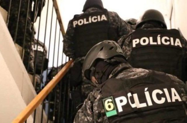 Pezinskí policajti a NAKA počas akcie Občan zasiahli proti skupine dílerov pervitínu