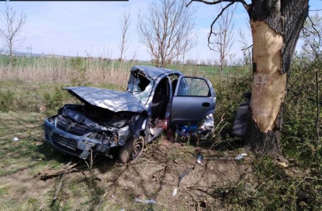 Polícia vyšetruje smrteľnú nehodu pri Košiciach, v kabelke z auta našli zrejme drogy