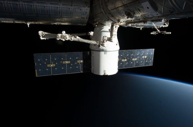 SpaceX sa rozhodol upraviť satelity siete Starlink, vybaví ich tienidlom