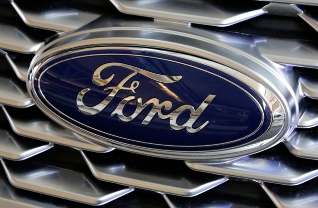 Zamestnanci Fordu nechcú vyrábať autá pre políciu, firmu žiadajú o zastavenie produkcie