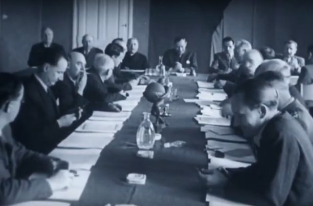 Košický vládny program vyhlásený v roku 1945 nepriniesol v Československu plnú demokraciu