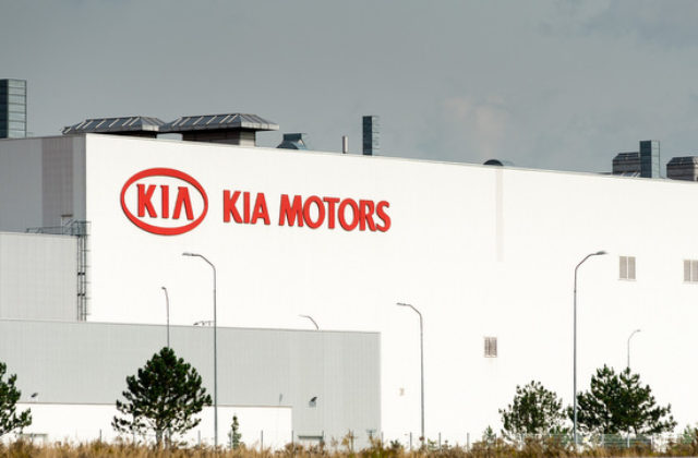 Automobilka Kia otvorila brány závodu, zatiaľ rozbehli dvojzmennú prevádzku