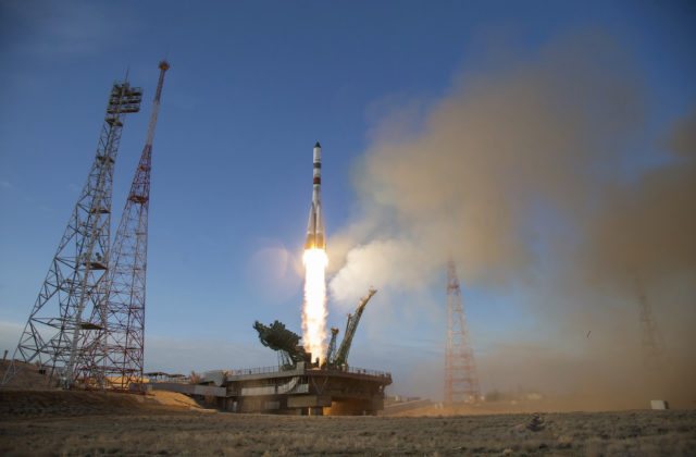Ruská vesmírna loď dorazila na ISS, priviezla viac ako dve tony zásob
