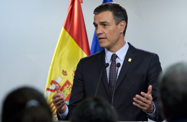 Španielsky premiér Pedro Sánchez chce predĺžiť núdzový stav v krajine o ďalšie dva týždne