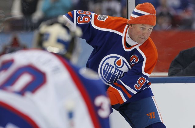 Najlepší hokejista histórie a držiteľ mnohých rekordov, Wayne Gretzky oslavuje 60 rokov
