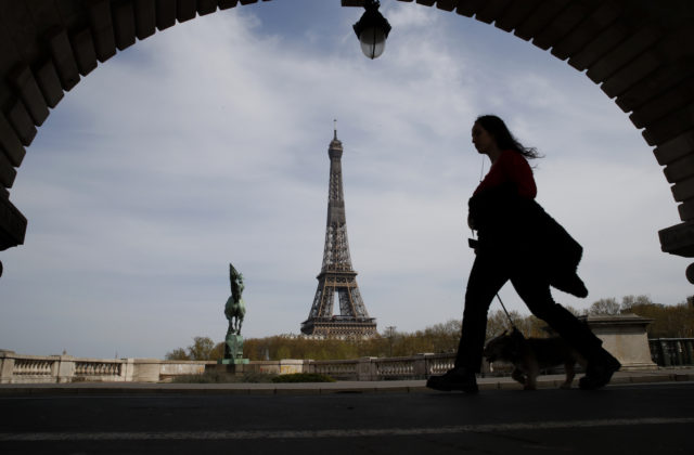 Francúzsko opäť zaviedlo karanténny stav, pri vstupe však občanom členských štátov obmedzenia nehrozia