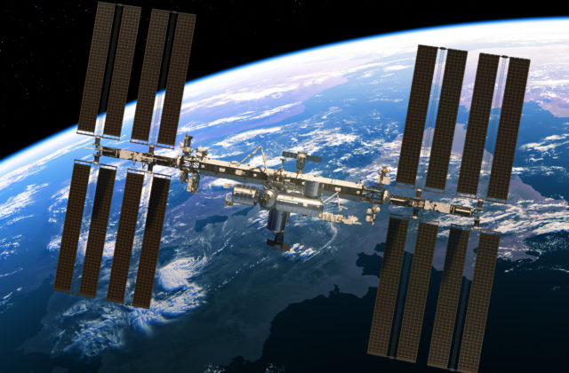 Medzinárodná vesmírna stanica sa kontrolovane v roku 2031 zrúti do Tichého oceána