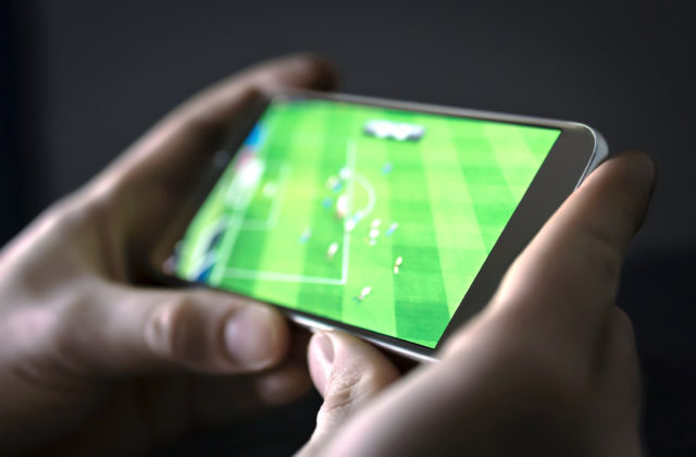 Japonci vymysleli aplikáciu pomocou ktorej môžu futbaloví fanúšikovia povzbudzovať svoj tím na diaľku
