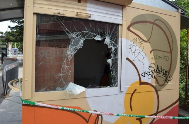 Dvaja Bratislavčania vykradli stánok s občerstvením, hrozia im až dva roky za mrežami