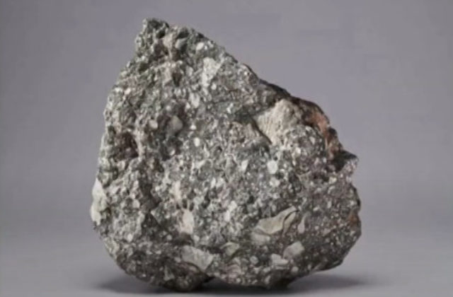 Piaty najväčší mesačný meteorit je na predaj, kúpiť si ho môžete za viac ako dva milióny eur